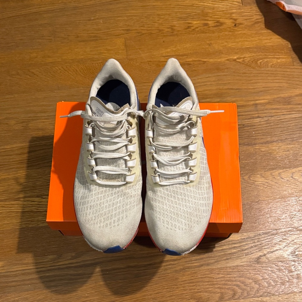 Nike Men's Cream Athletic Shoes